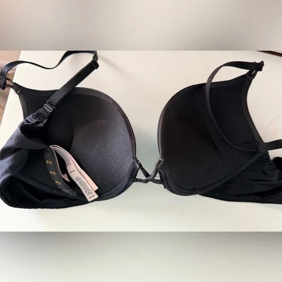 Victoria's Secret Black Super Push-Up Bra - Picture 2 of 3